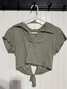 Jolie & Joy Olive Green Knit Crop Top with Tie and Cutout Back Size Jr Large